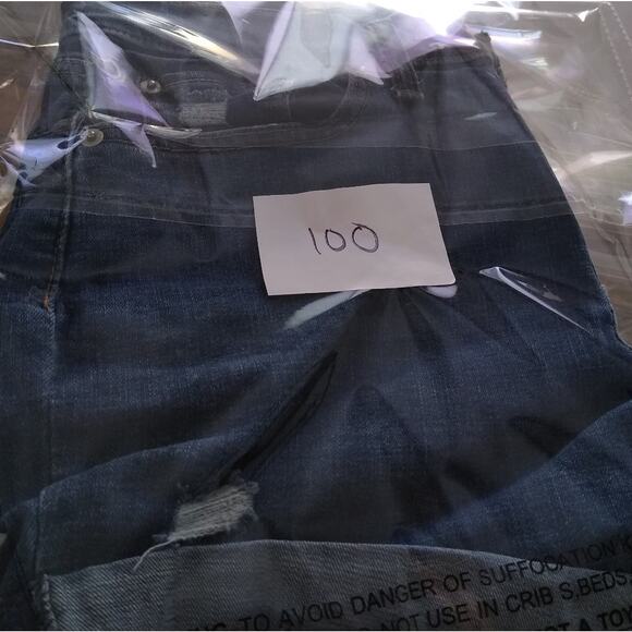 [J100] Levi's Mid Length Denim High Waist Shorts, Size 29 - Picture 4 of 4